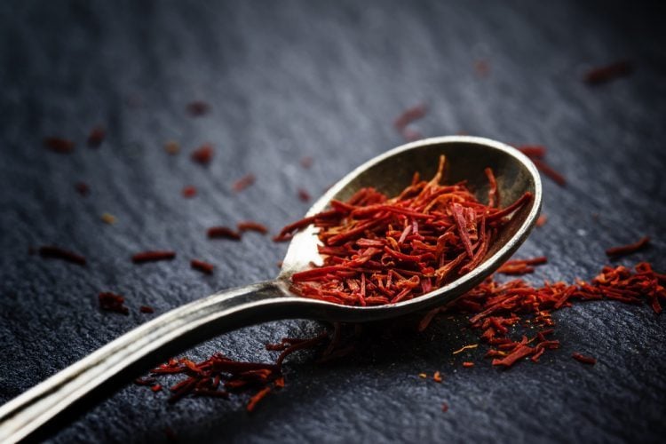 Phụ nữ ăn gì để tăng ham muốn -saffron